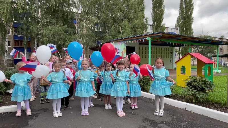 Три цвета  одна страна. Поздравляем с Днем российского флага!